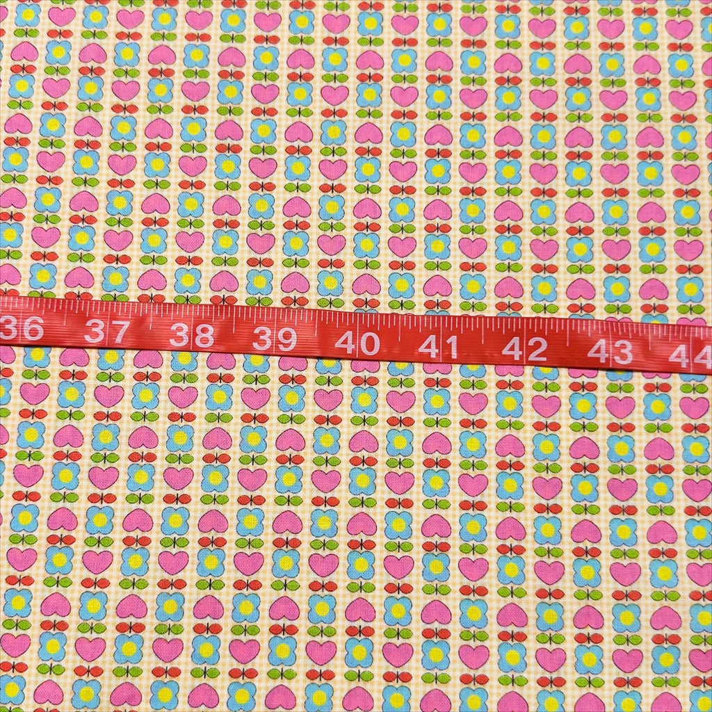 Honey Tune Heart Flower in Peach with tape measure showing print scale