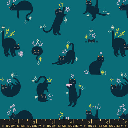 Freaky Familiars – Catwalk – Storytime – Ruby Star Society (RS5193 14)