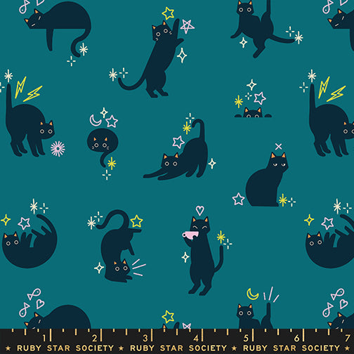 Freaky Familiars – Catwalk – Storytime – Ruby Star Society (RS5193 14)